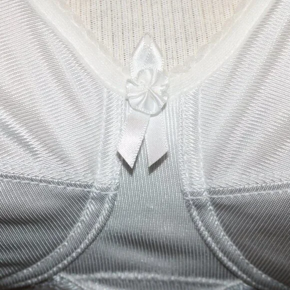 Jadee 34B bra has inserts/pockets but no pads to go with it white color 16 - Picture 2 of 8